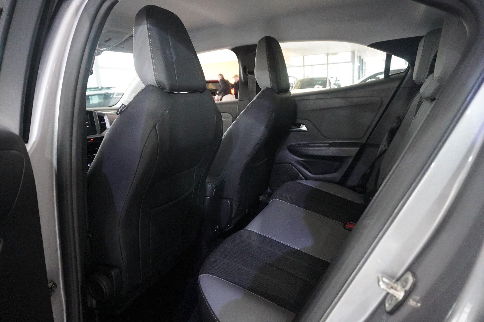 Fahrzeugabbildung Opel Mokka 1.2T ELEGANCE NAVI/LED/KAMERA/SH/SPORT/DAB