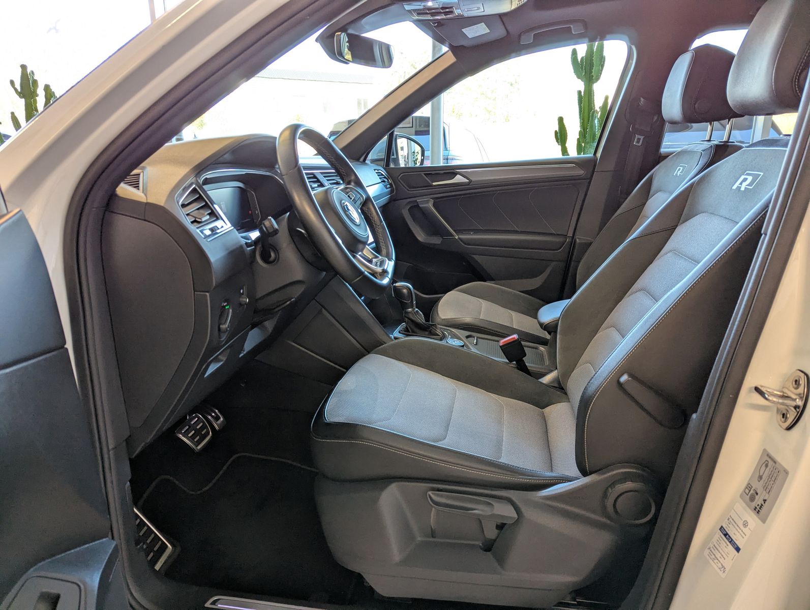 VW Tiguan Allspace 2.0 TDI DSG R-Line 4M Pano AHK - Image 12