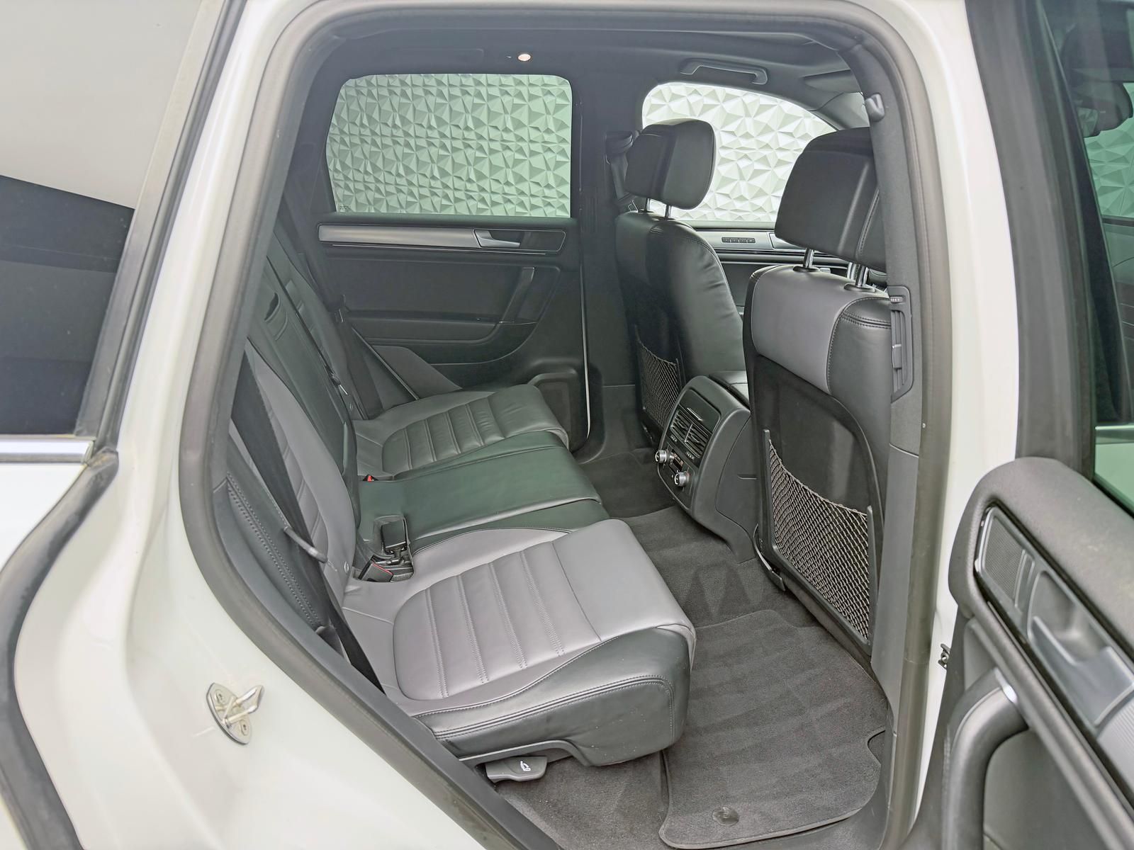 Fahrzeugabbildung Volkswagen 3.0TDI R-LINE/LUFT/4MOTION/PANO/AHK/360°/TR-TECH