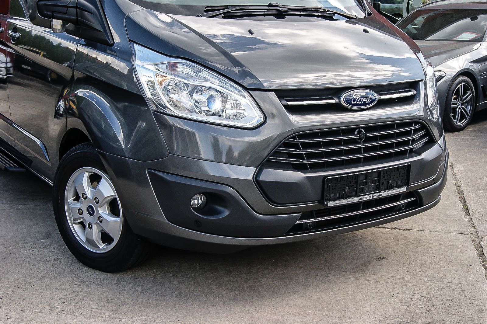Fahrzeugabbildung Ford Tourneo Custom 2.0TDCi Auto 8-SITZE NAVI 1.HAND