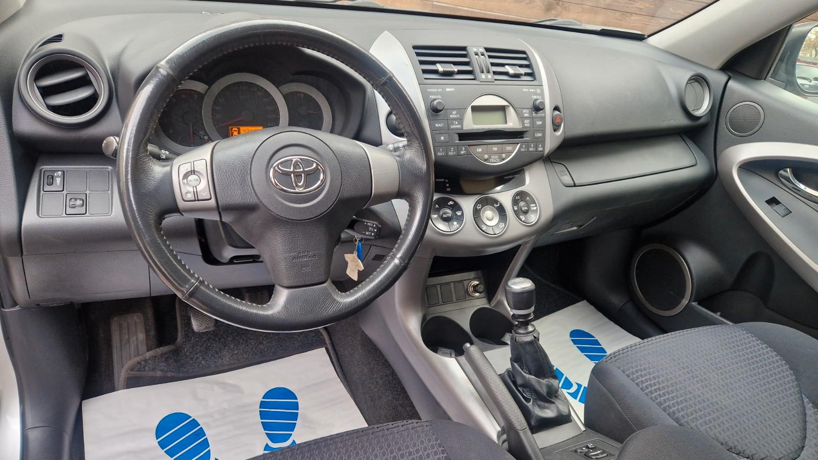 TOYOTA RAV4 - 2.2 177 CV - ATTELAGE - RÉGULATEUR DE VITESSE