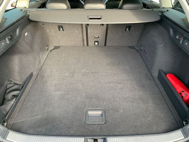 Passat Variant 2.0 TDI DSG ELEGANCE AHK+IQ.LIGHT