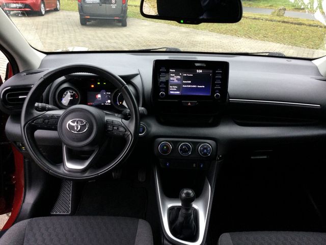 Yaris 1.5 Club KLIMA SHZ KAMERA ACC STANDHZ LED