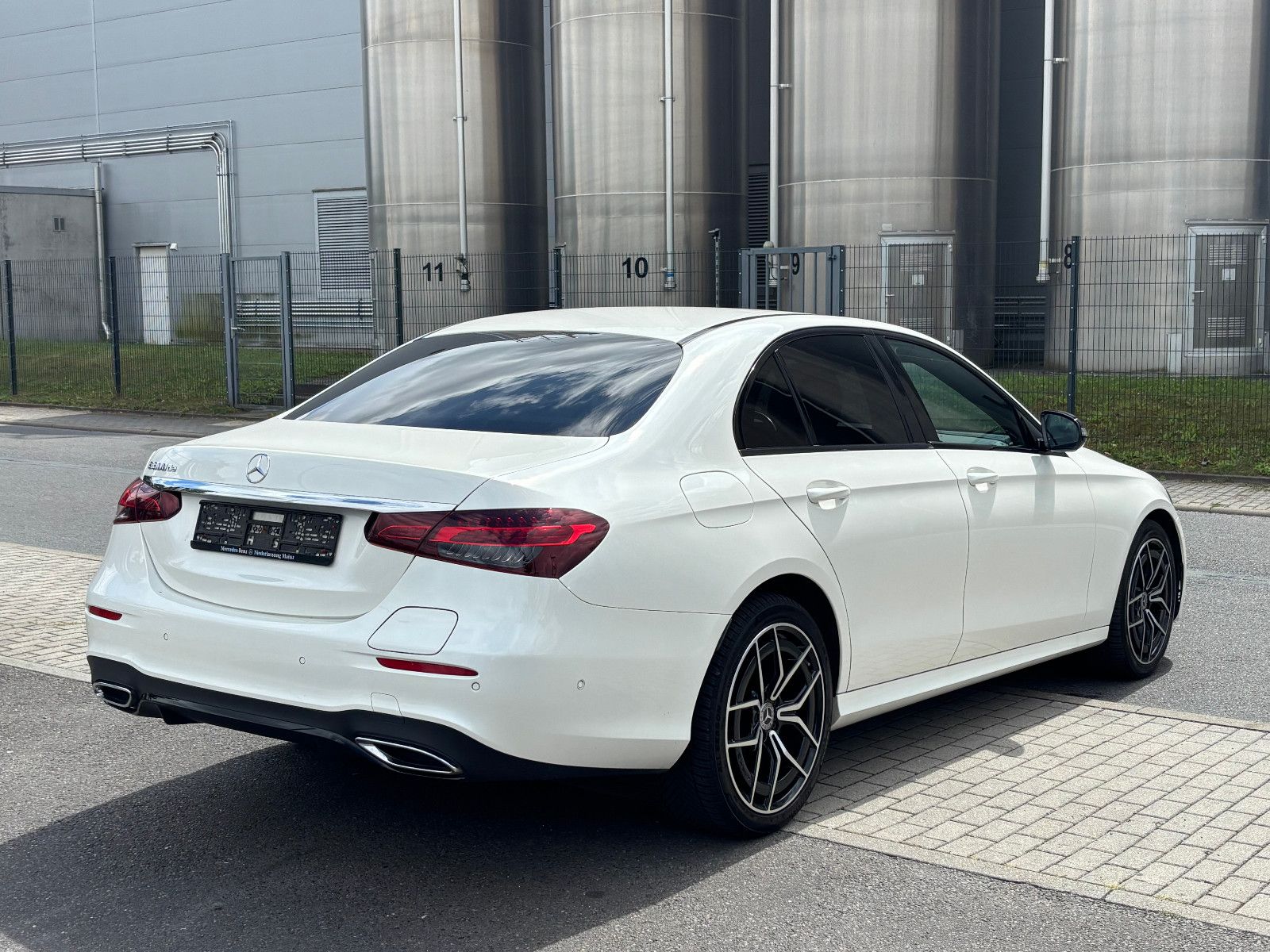 Mercedes-Benz E 300de Limousine 2x AMG Night Paket Designo 19 foto 3