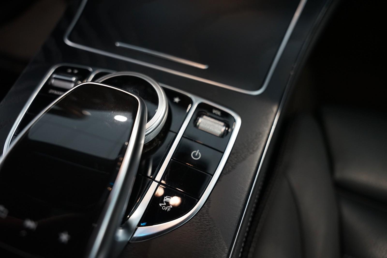 Mercedes-Benz GLC 300 4Matic | AMG | Comand | Pano | AHK