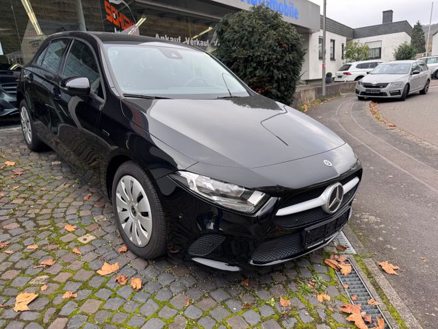 Mercedes-Benz A 250 e 8G-DCT  CCS Navi Standheizung