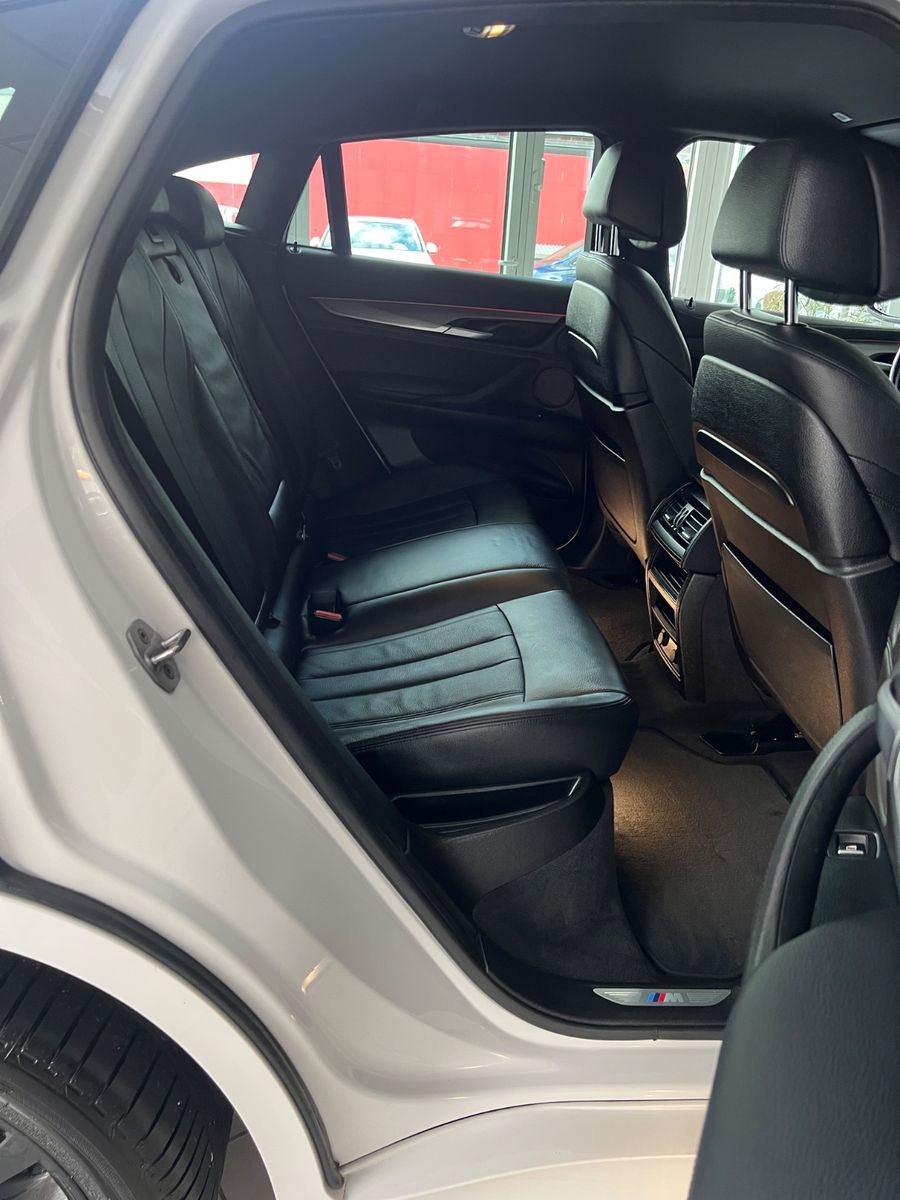 Fahrzeugabbildung BMW X6 xDrive 30 d M sport Paket *MINERALWEISS*