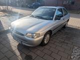Ford Escort 1.6i 16V Oldtimer - Ford Escort: Old