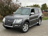 Mitsubishi Pajero3.2DI-D Top*VOLLAUSTATTUNG*1HAND*NEUWERTIG - gebrauchte Mitsubishi Pajero aus dem Jahr 2018