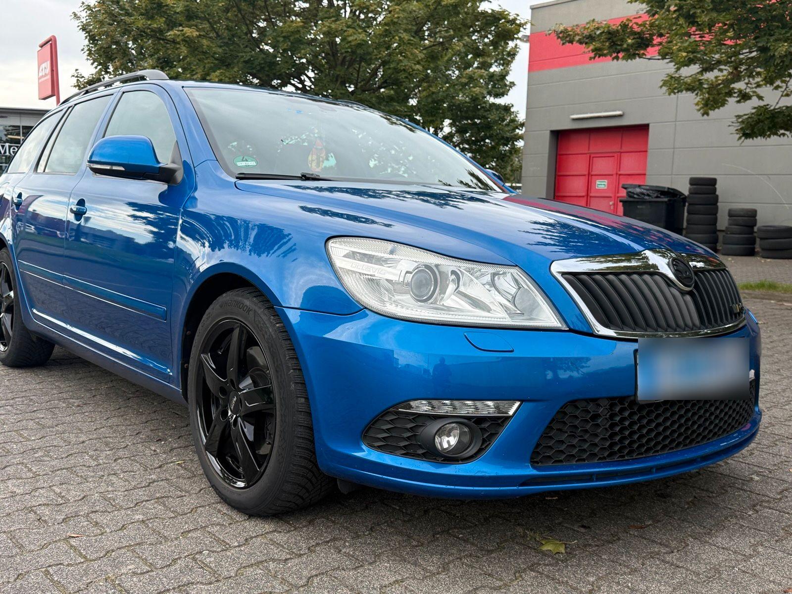 Skoda Octavia 2010 — rear view