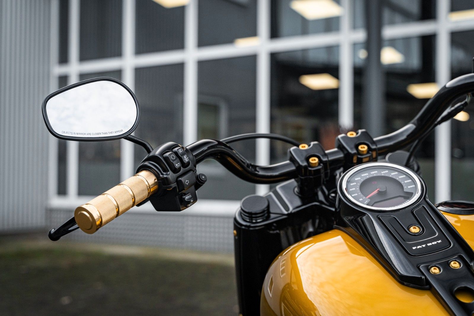 Fahrzeugabbildung Harley-Davidson GOLD DARK FAT BOY FLFBS 114 MY24 - JEKILL&HYDE -