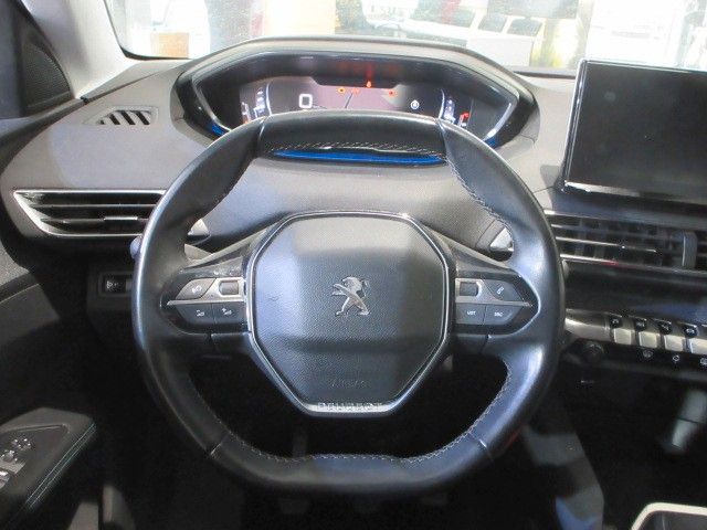 Fahrzeugabbildung Peugeot 3008 Allure Pack 1.2T LED/NAVI/PDC/R'CAM/DAB