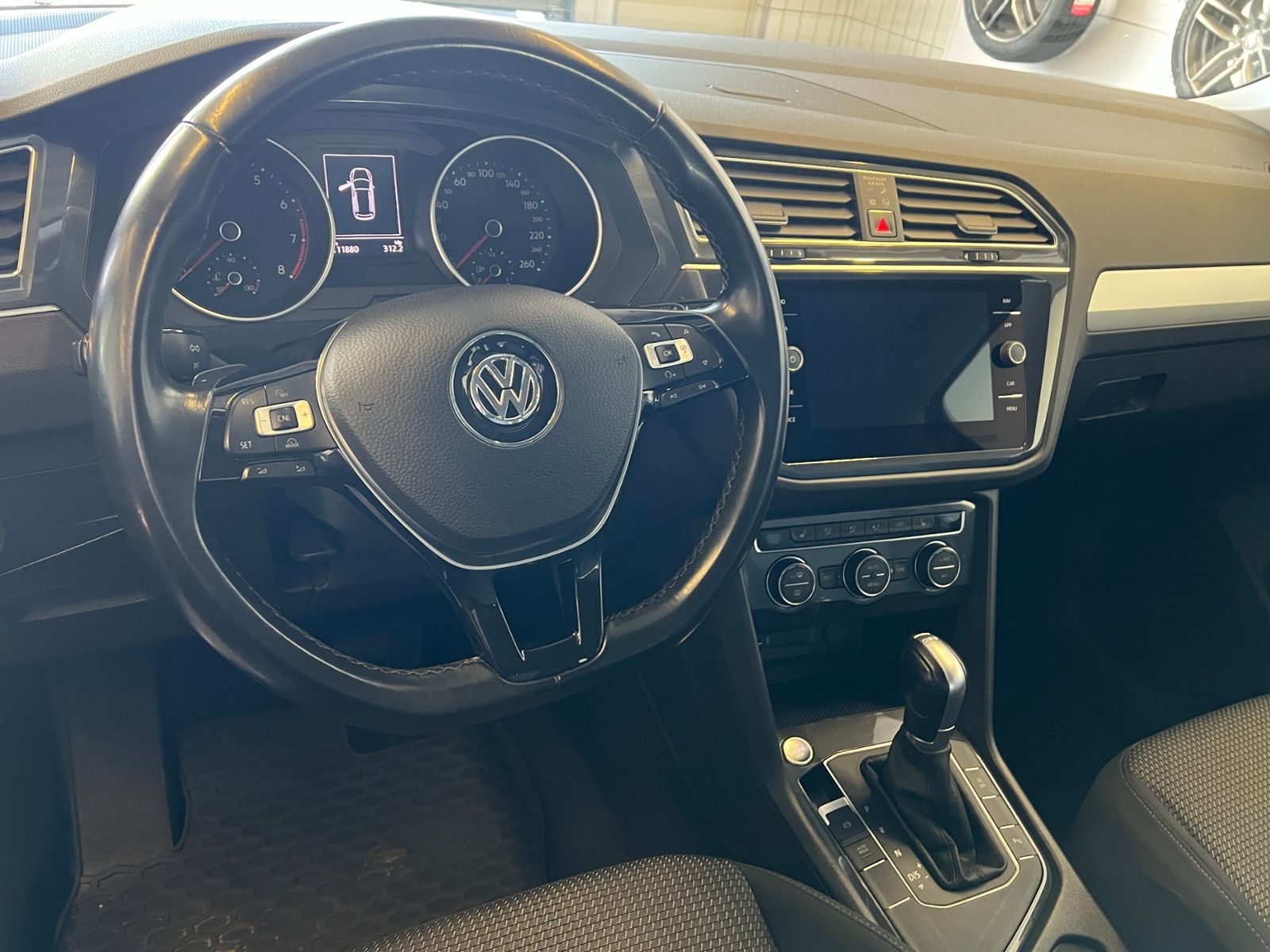 Fahrzeugabbildung Volkswagen Tiguan Trendline 1.4 TSI DSG *AHK, Sitzheizung,