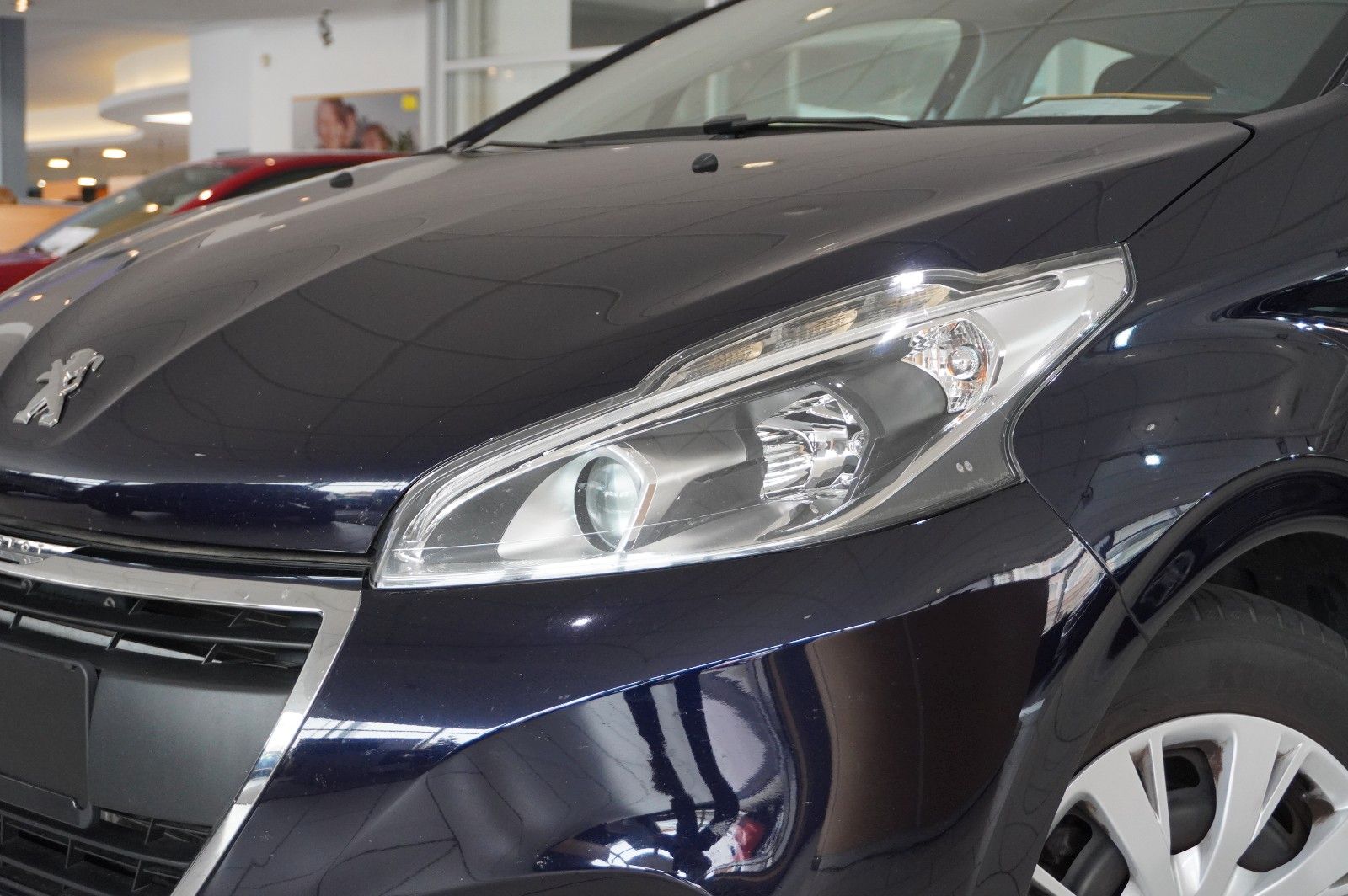 Fahrzeugabbildung Peugeot 208 LIM. 1.2 ACTIVE NAVI/LED/KLIMA/SHZ/PDC/TEMP