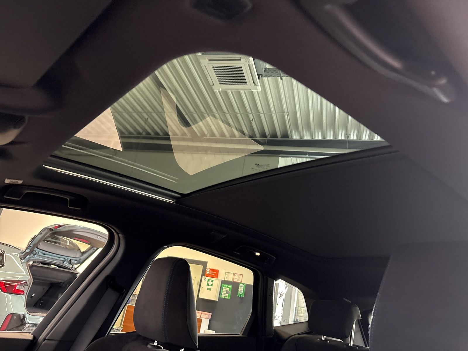 BMW 223 Active Tourer - Bild 16