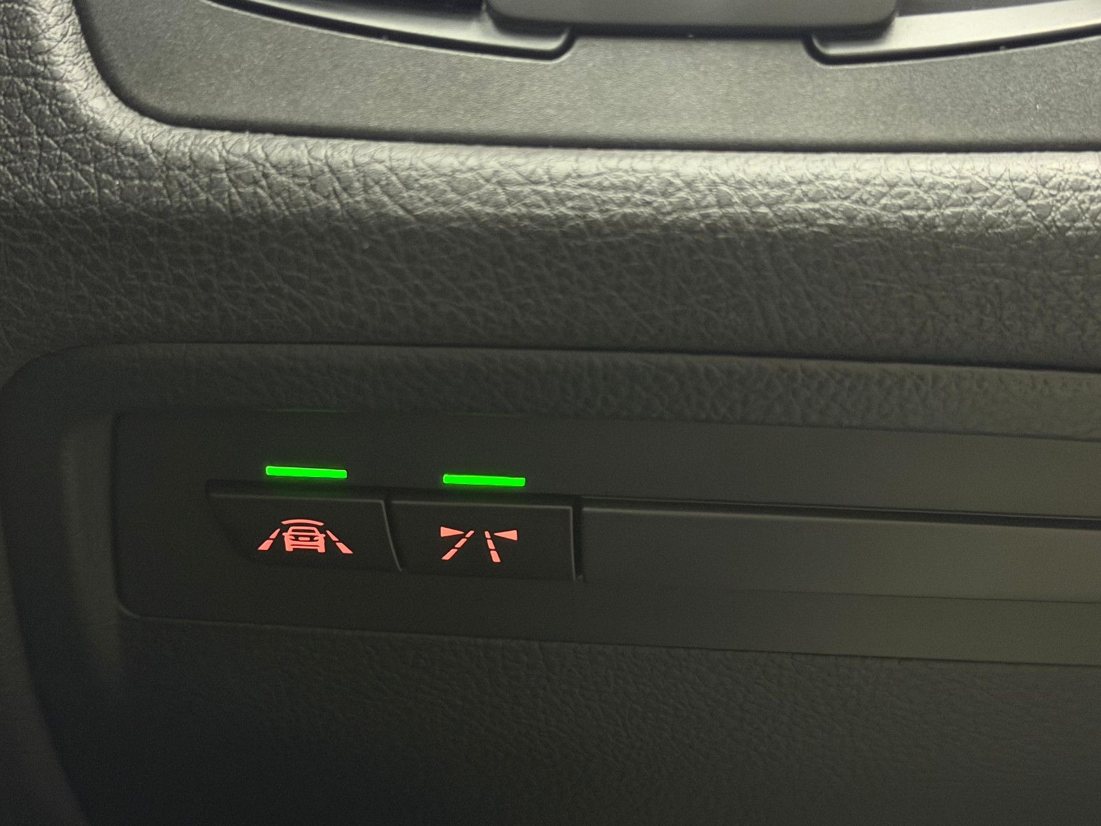 Fahrzeugabbildung BMW 320d xDrive GT M-SPORT/PANO/LEDER/HUD/AHK/AD LED