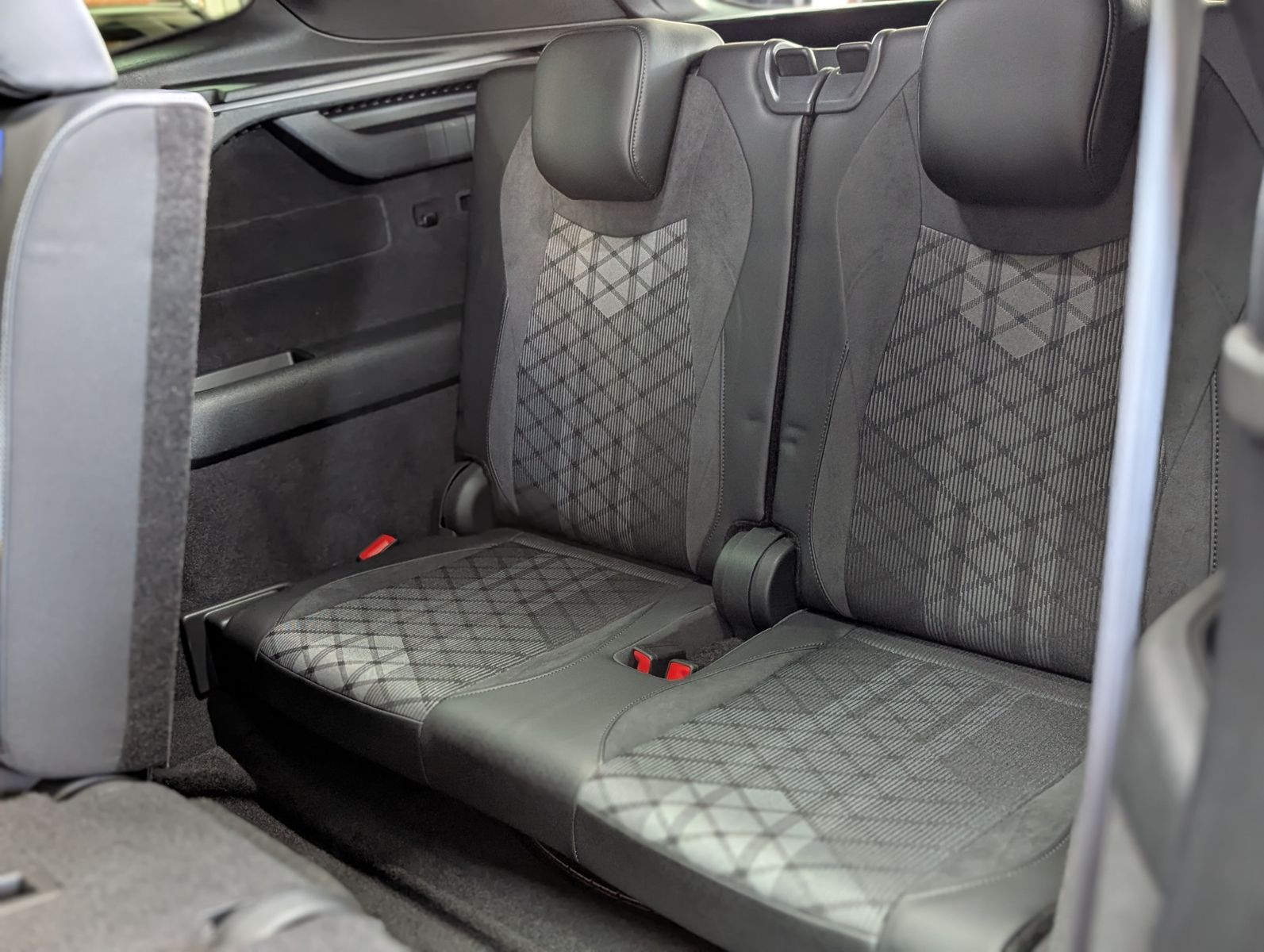 Fahrzeugabbildung Volkswagen Tayron R-Line 360°H&K HUD PANO IQ-LIGHT BLACK 7S