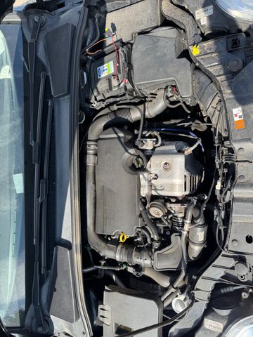 Fahrzeugabbildung Ford Focus Turnier Trend Motor dreht