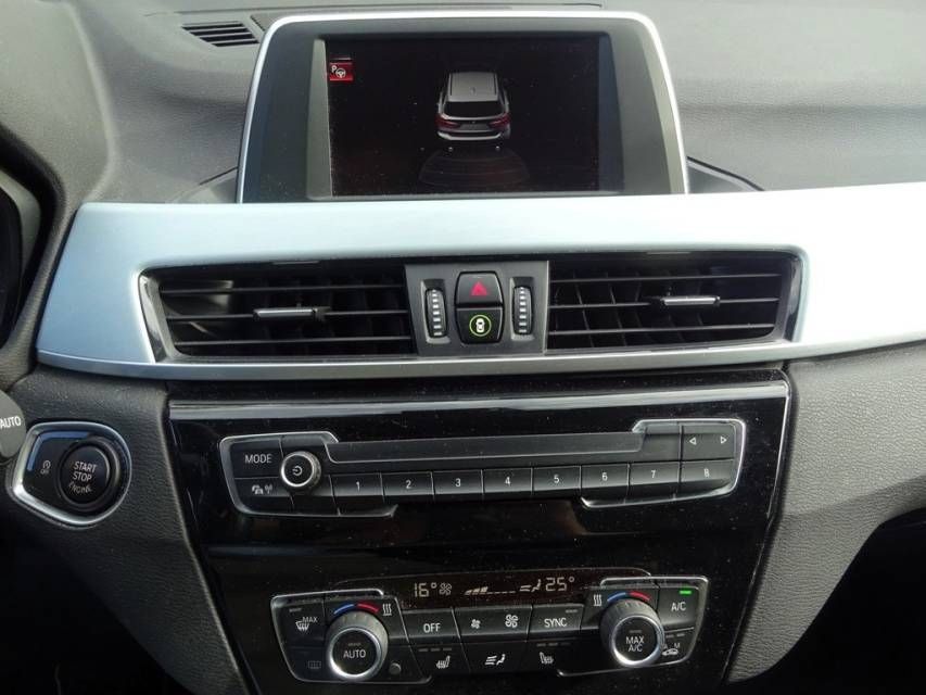 Fahrzeugabbildung BMW X1 xDrive 20d  Allrad Automatik Sport Line AHK