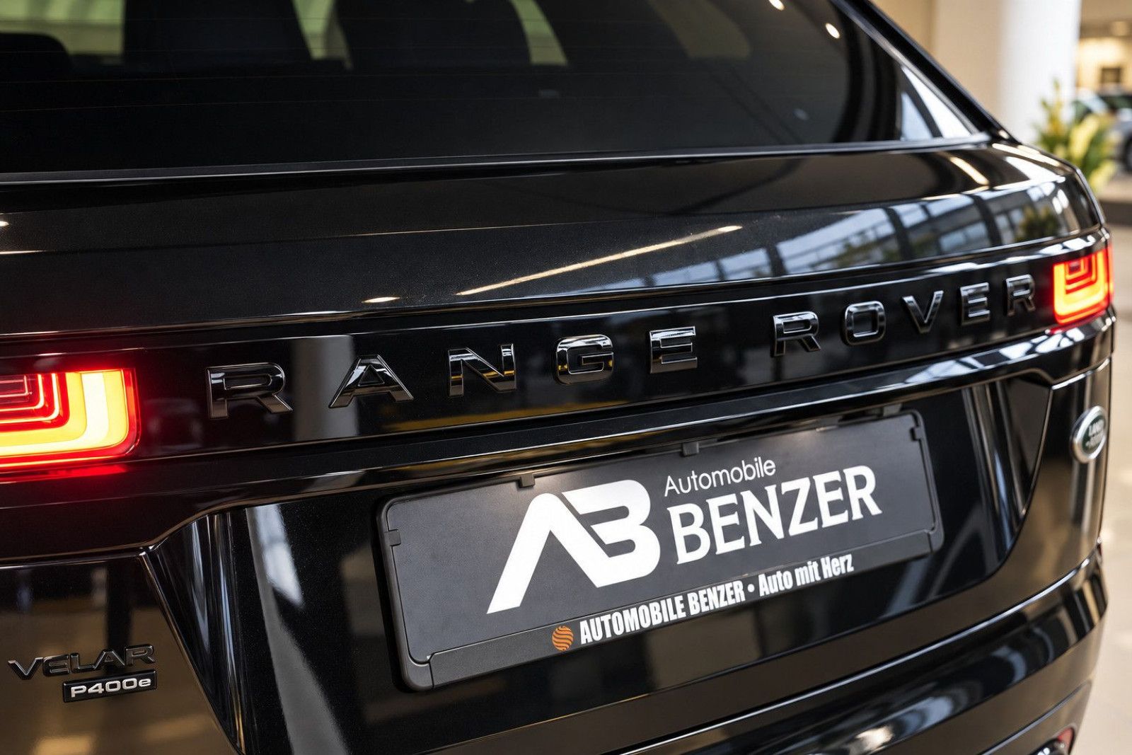 Fahrzeugabbildung Land Rover Range Rover Velar P400e *Panorama*Meridian*Kam