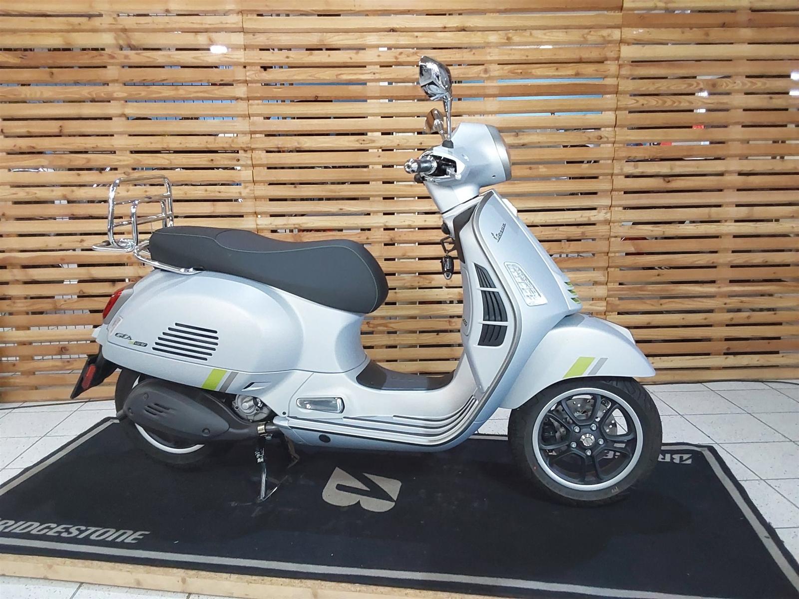 Vespa GTS 300 hpe Super Tech **Top Zustand**