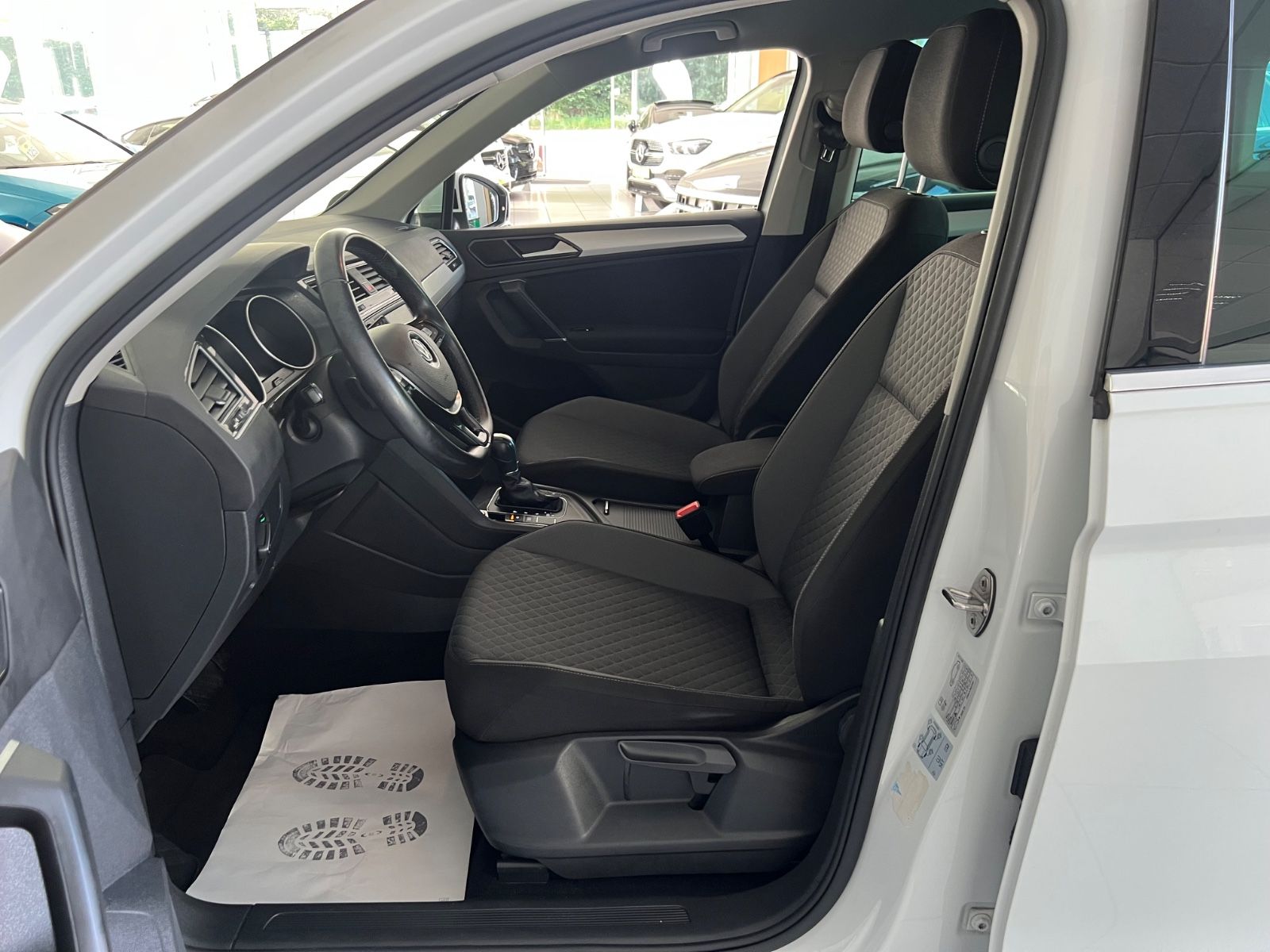 Fahrzeugabbildung Volkswagen Tiguan 1.4TSI DSG Comfortline *LED*NAVI* 1.HAND*