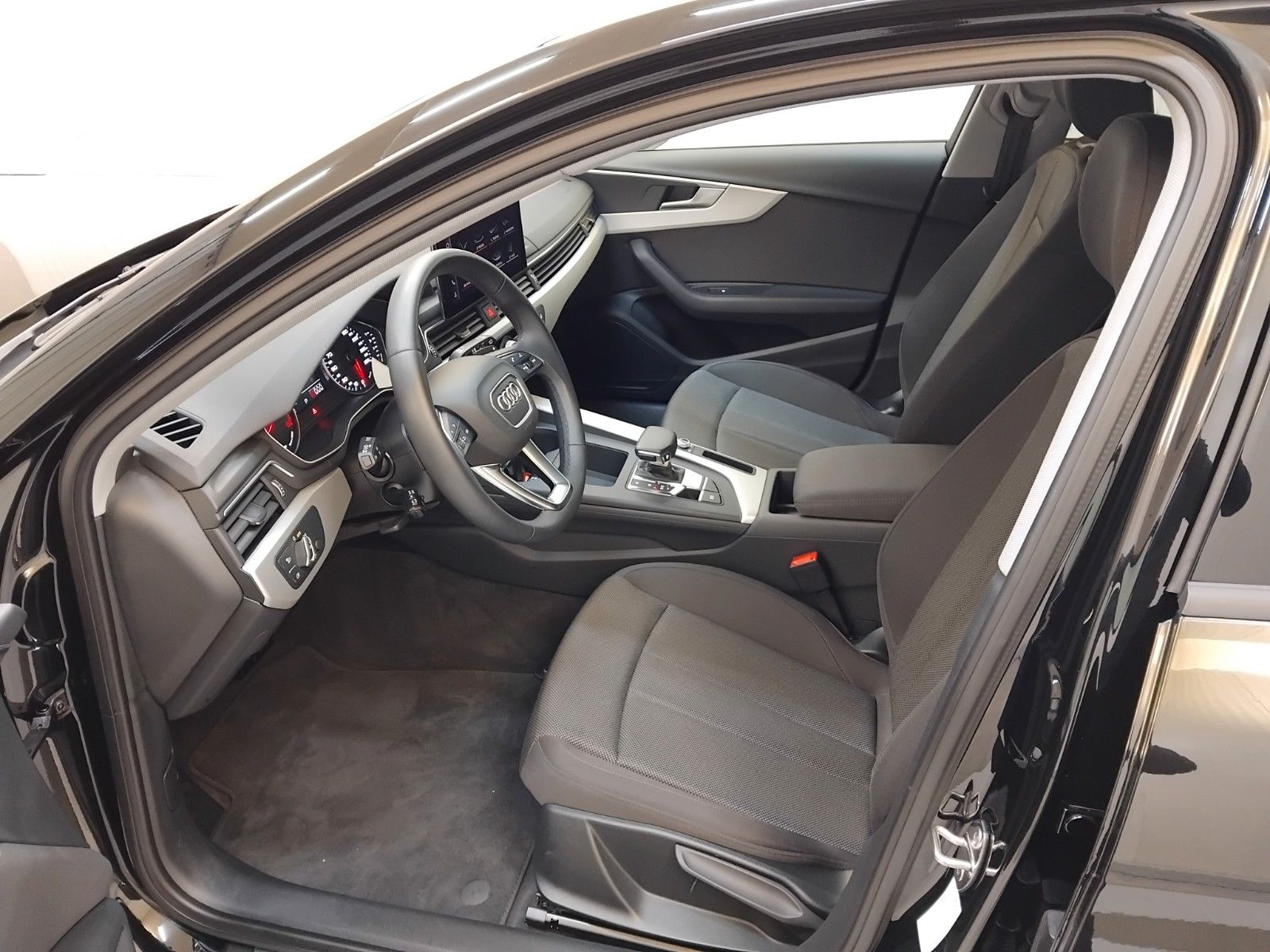 Audi A4 (05/2023, Diesel)