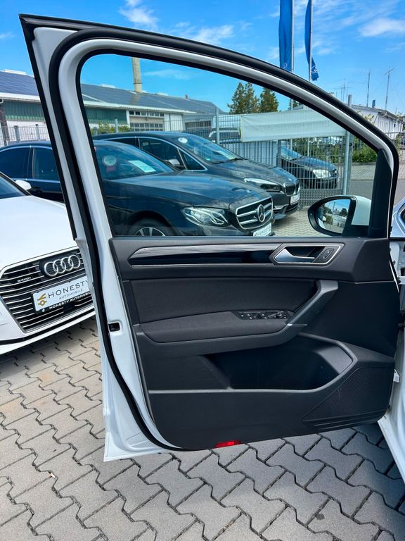 Car Image 29