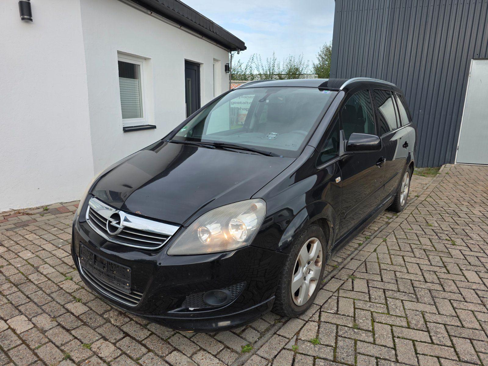 Opel Zafira 2010 — rear view