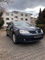 Volkswagen VW Golf 5 1.6FSI - Volkswagen Golf mit Benzin-Antrieb: Limousine, V Fsi