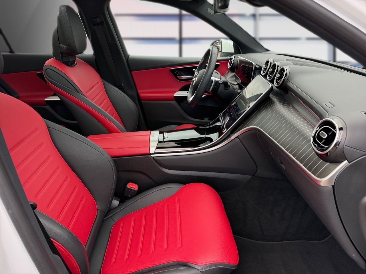 Fahrzeugabbildung Mercedes-Benz GLC 200 4M AMG+PANO+MEMORY+AMBIENTE+CARPLAY+TOTW