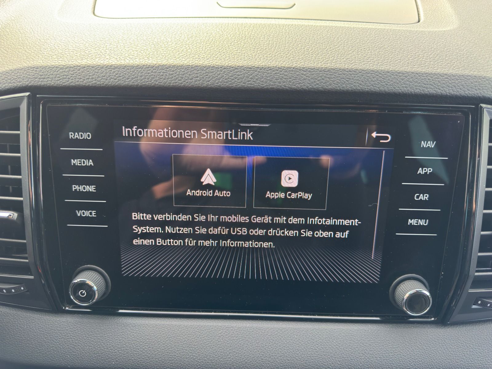 Fahrzeugabbildung SKODA Karoq Sportline 1.5TSI DSG*RFK*SideAss*AHK*eHeck