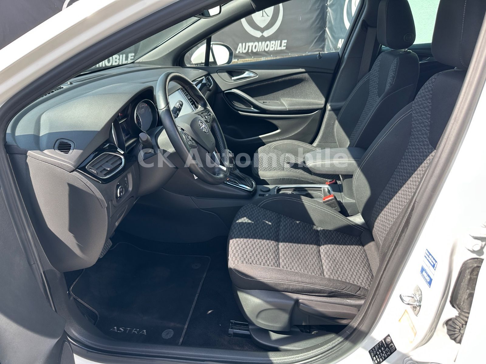 Fahrzeugabbildung Opel Astra K 1.6 Turbo Dynamic Autom./Navi/LED/ACC