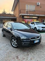 Ford Focus C-Max 1.6 TDCi (90CV) Coupé - Ford Focus aus 2007 mit Diesel-Antrieb