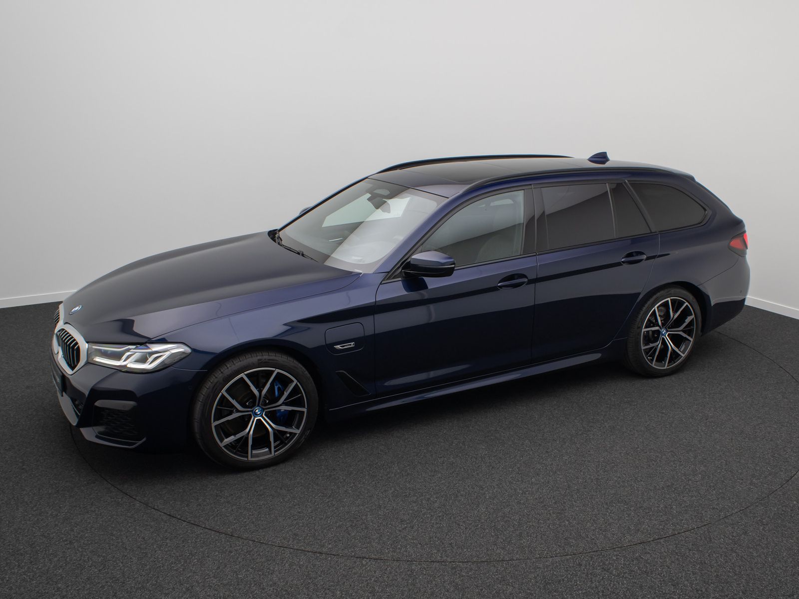 Fahrzeugabbildung BMW 530e xD M Sport Laser DAB H/K HUD AHK Panorama