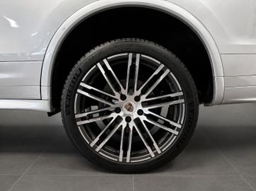 Porsche Cayenne - 4