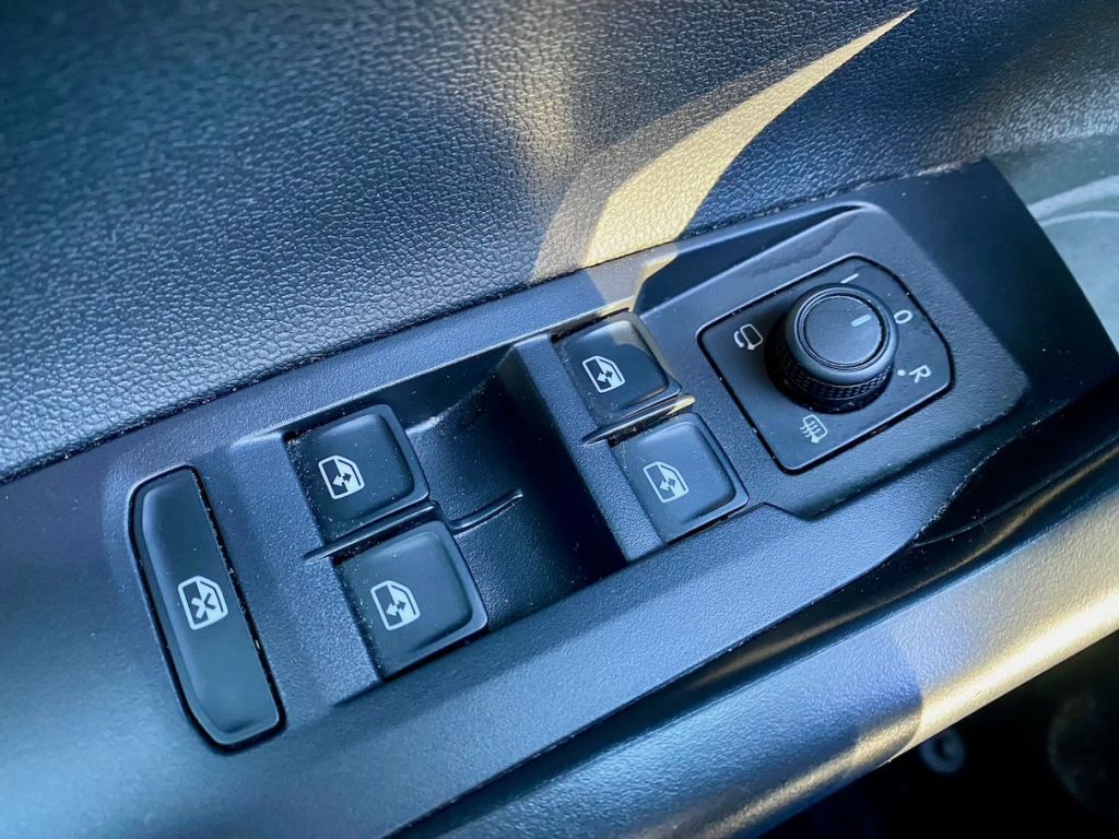 Fahrzeugabbildung Volkswagen Polo 1.0 TSI OPF Life KLIMA LED GZJR NAVI DAB+