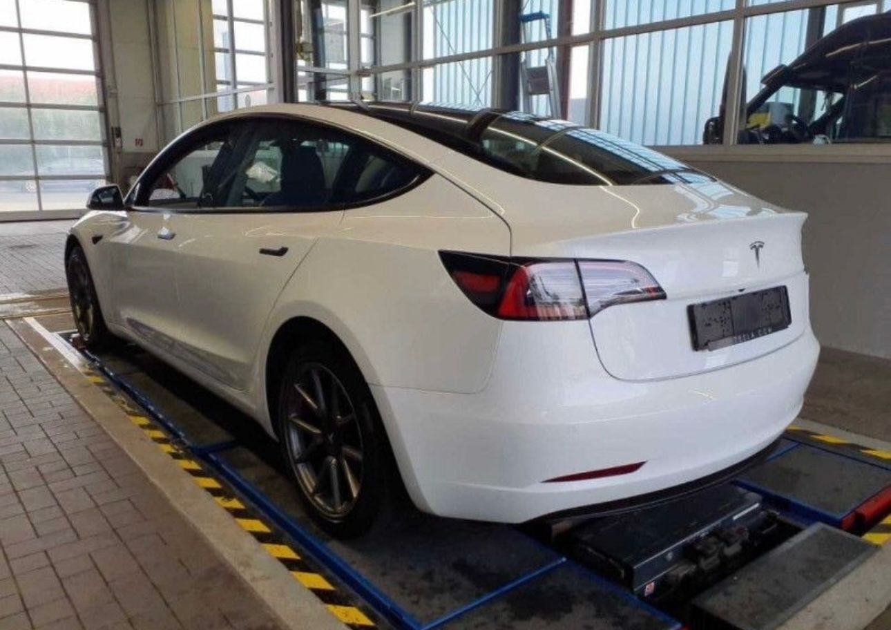 Tesla Model 3 Basis RWD imagem 2