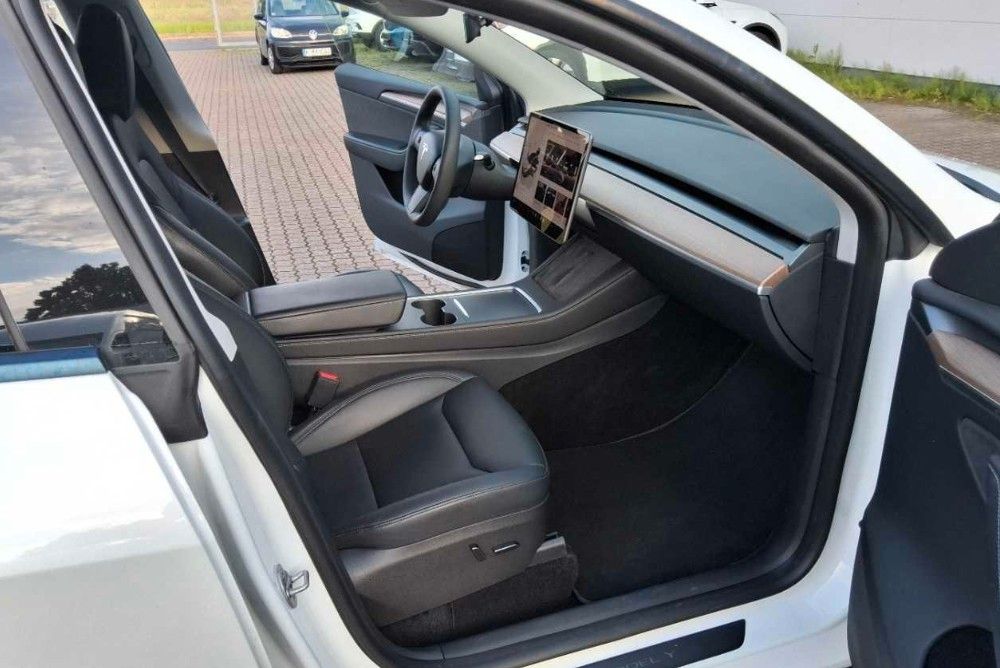 Tesla Model Y Basis RWD Berliner Mod Pano 4x SHZ foto 5