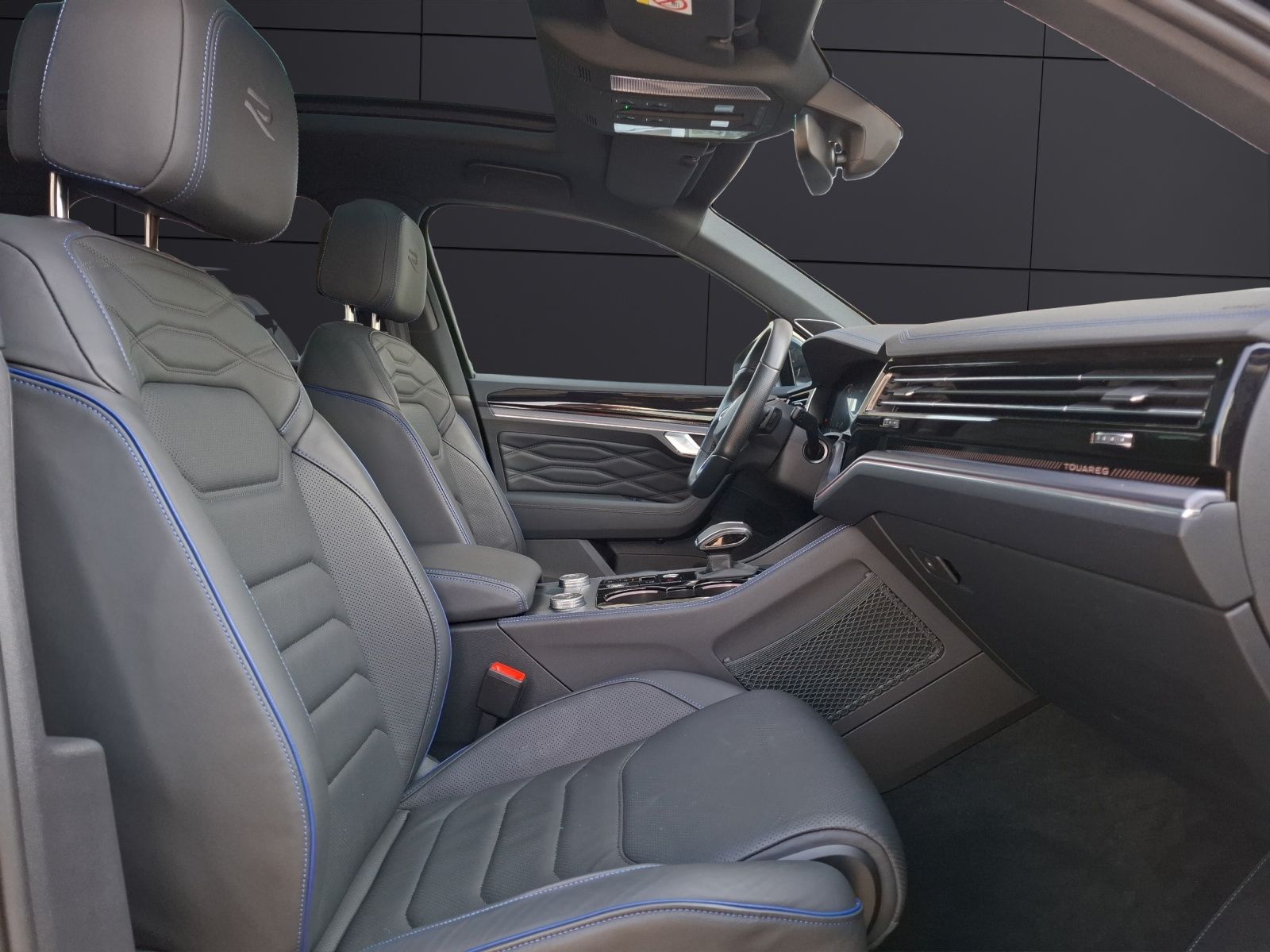 Fahrzeugabbildung Volkswagen Touareg TSI eHybrid R-Line 4M Matrix AHK Pano HU
