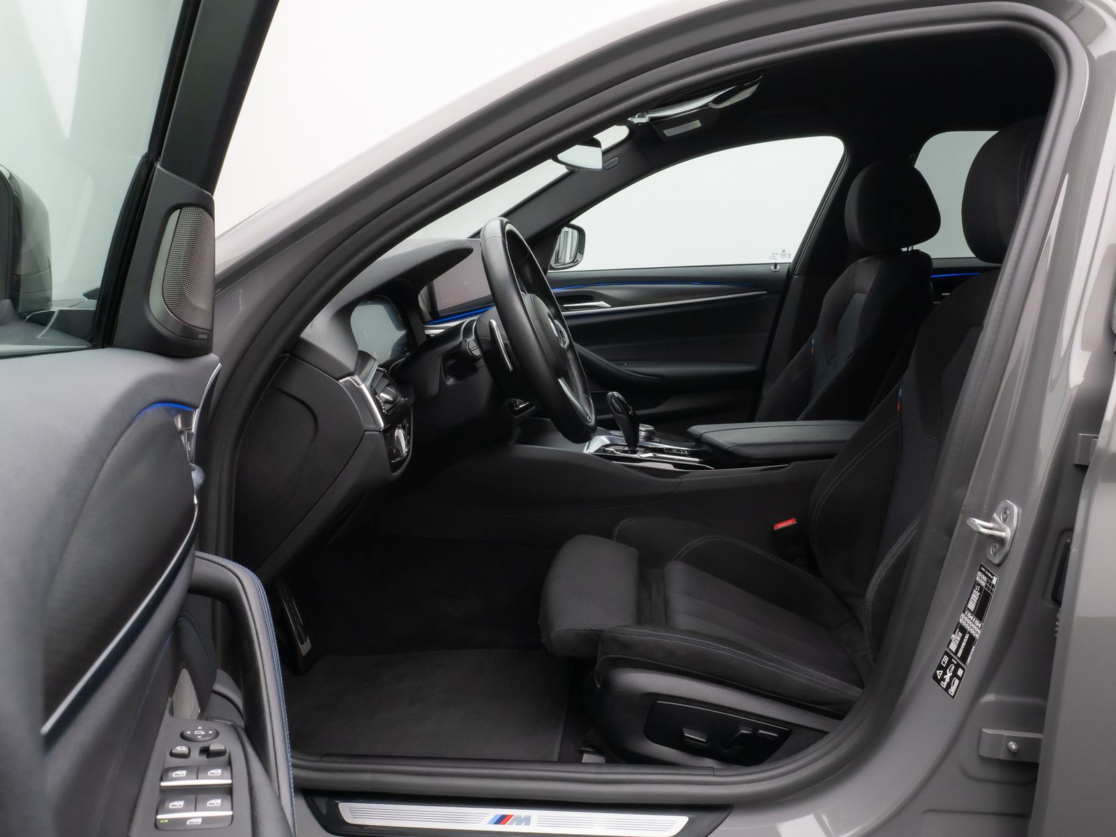 Fahrzeugabbildung BMW 530d xD M Sport Laser Kamera HUD DAB H/K 4xKlima