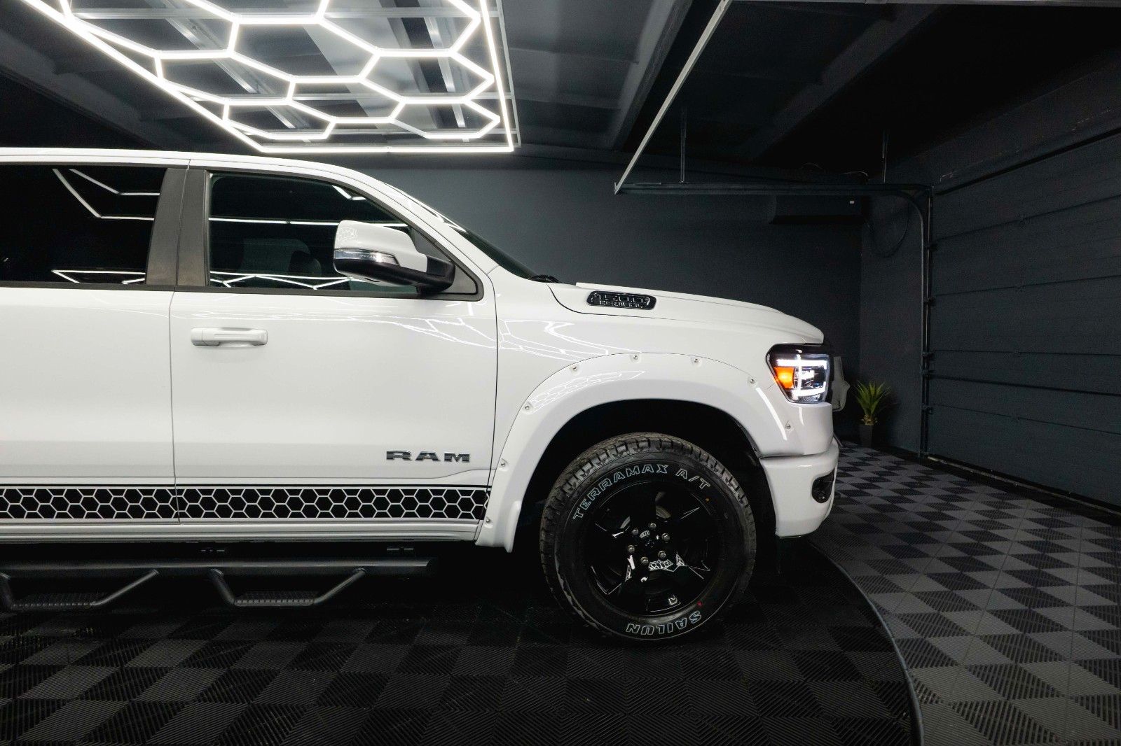 Fahrzeugabbildung Dodge RAM 5.7 V8 HEMI 4x4 OFFROAD Night AXLE LOCK 19%