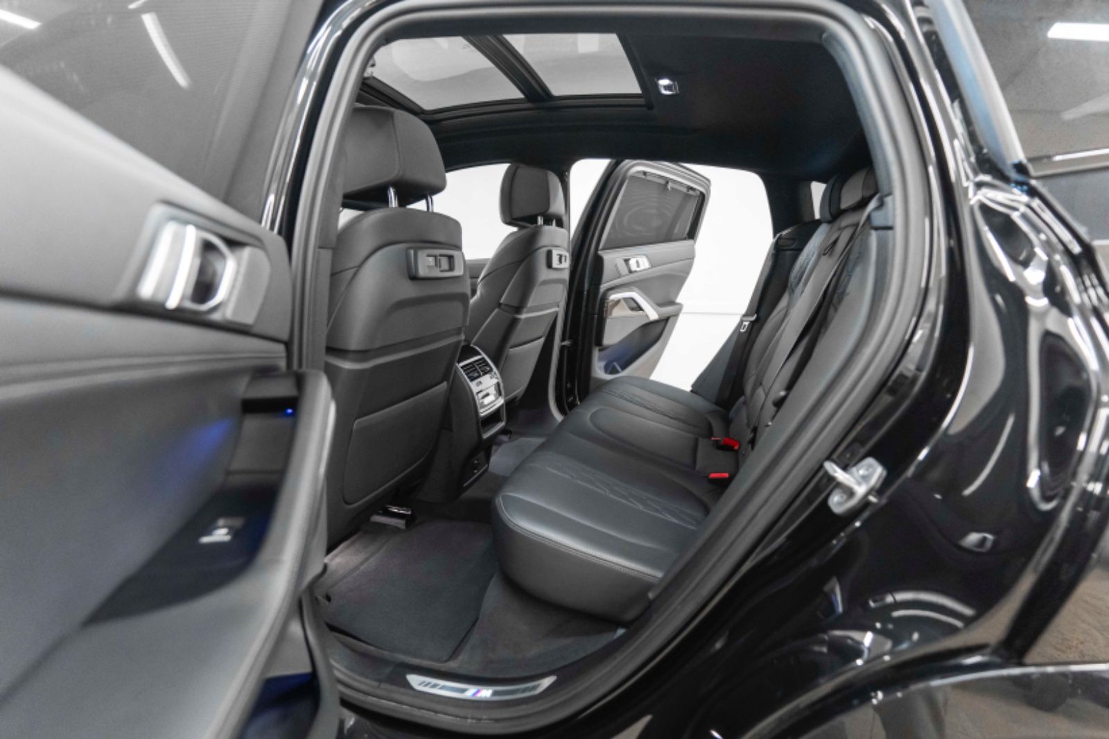 Fahrzeugabbildung BMW X6 40i xDrive M Sportpaket Harman Head up 360