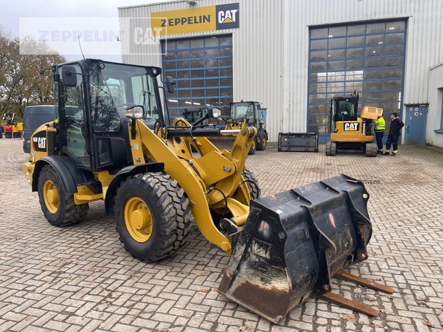 CAT 906M