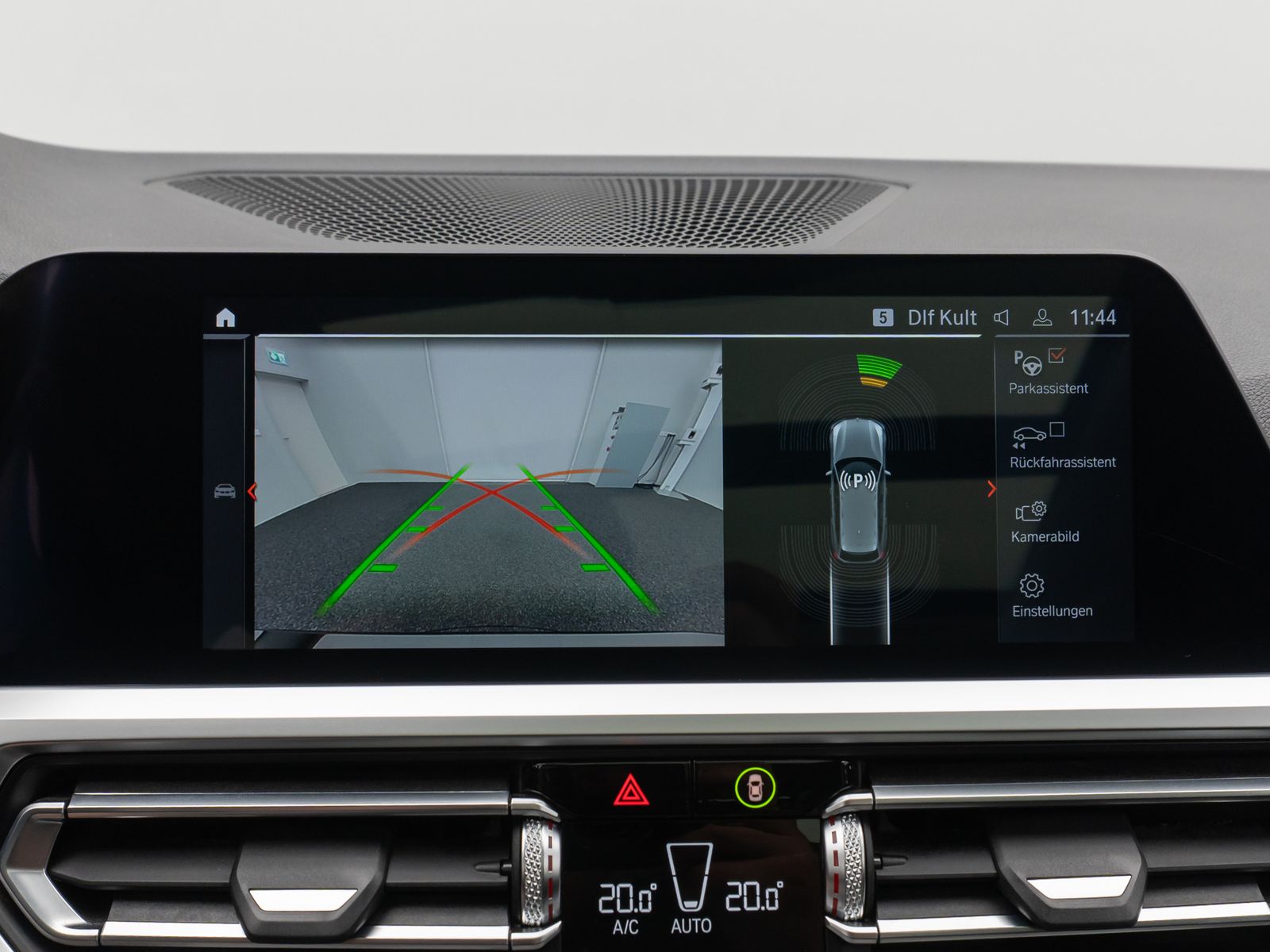 Fahrzeugabbildung BMW 320d  xD Sport Line Panorama Kamera HiFi Komfort