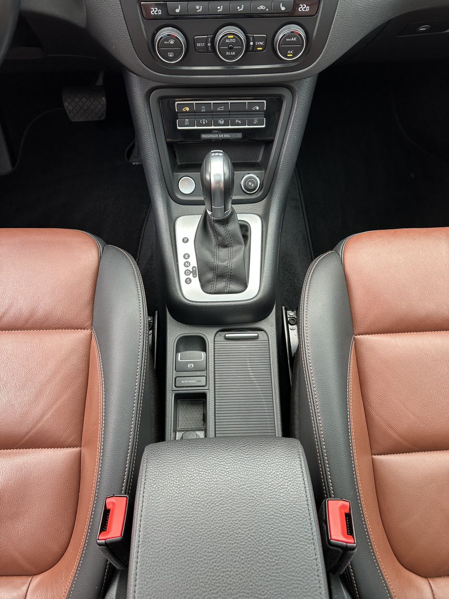 Fahrzeugabbildung Volkswagen Sharan 1.4 TSI DSG HL 7-Sitzer NAV+XEN+AHK+PANO
