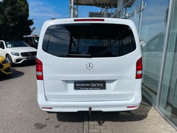 Mercedes V 220 - 6