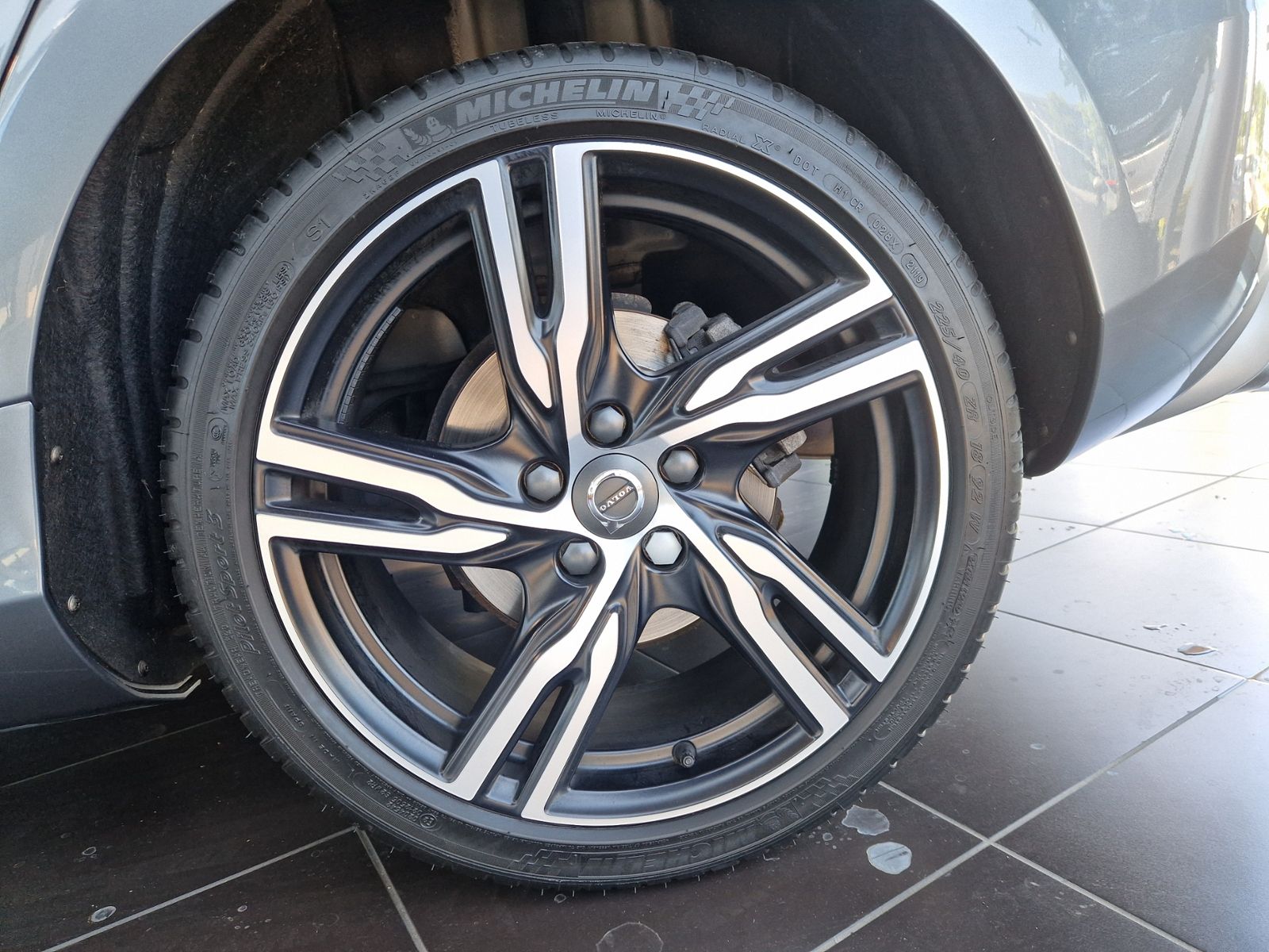Fahrzeugabbildung Volvo V40 R-Design KLIMA LED NAVI ALU
