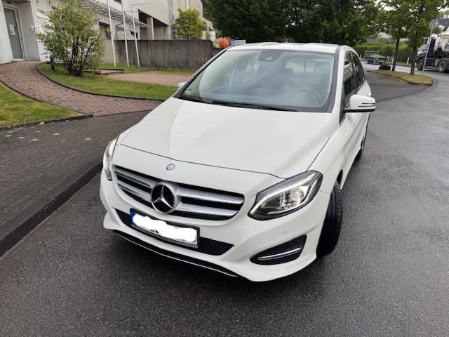 MERCEDES-BENZ B 180 CDI - AHK -Scheckheft - XENON - NAVI