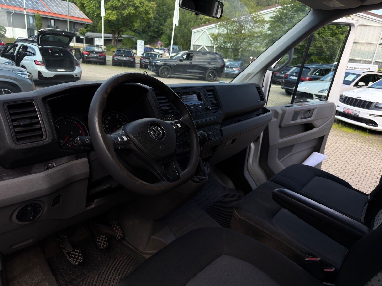Fahrzeugabbildung Volkswagen Crafter Kasten 35 mittellang Hochdach|AHK|AUSBAU